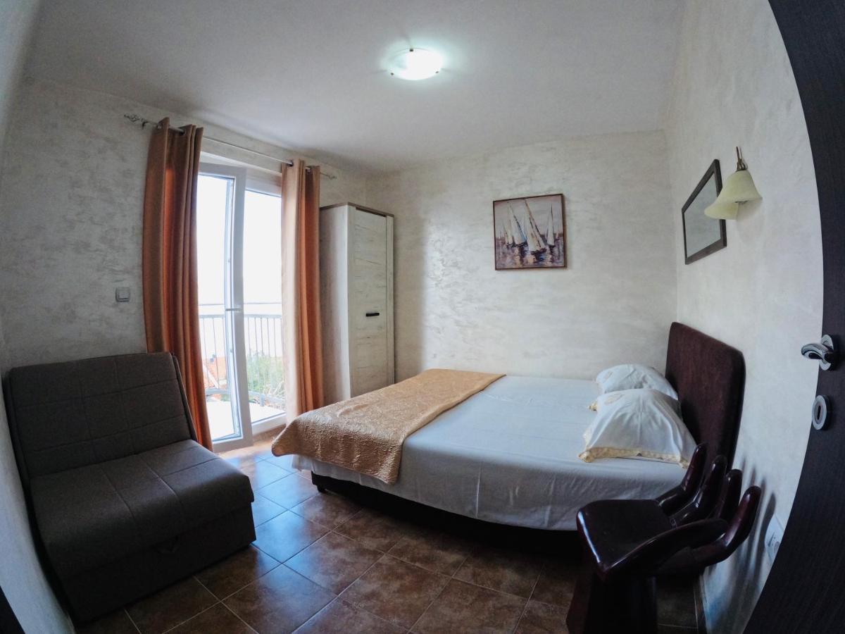 Apartments Obradovic คราซิชิ ภายนอก รูปภาพ