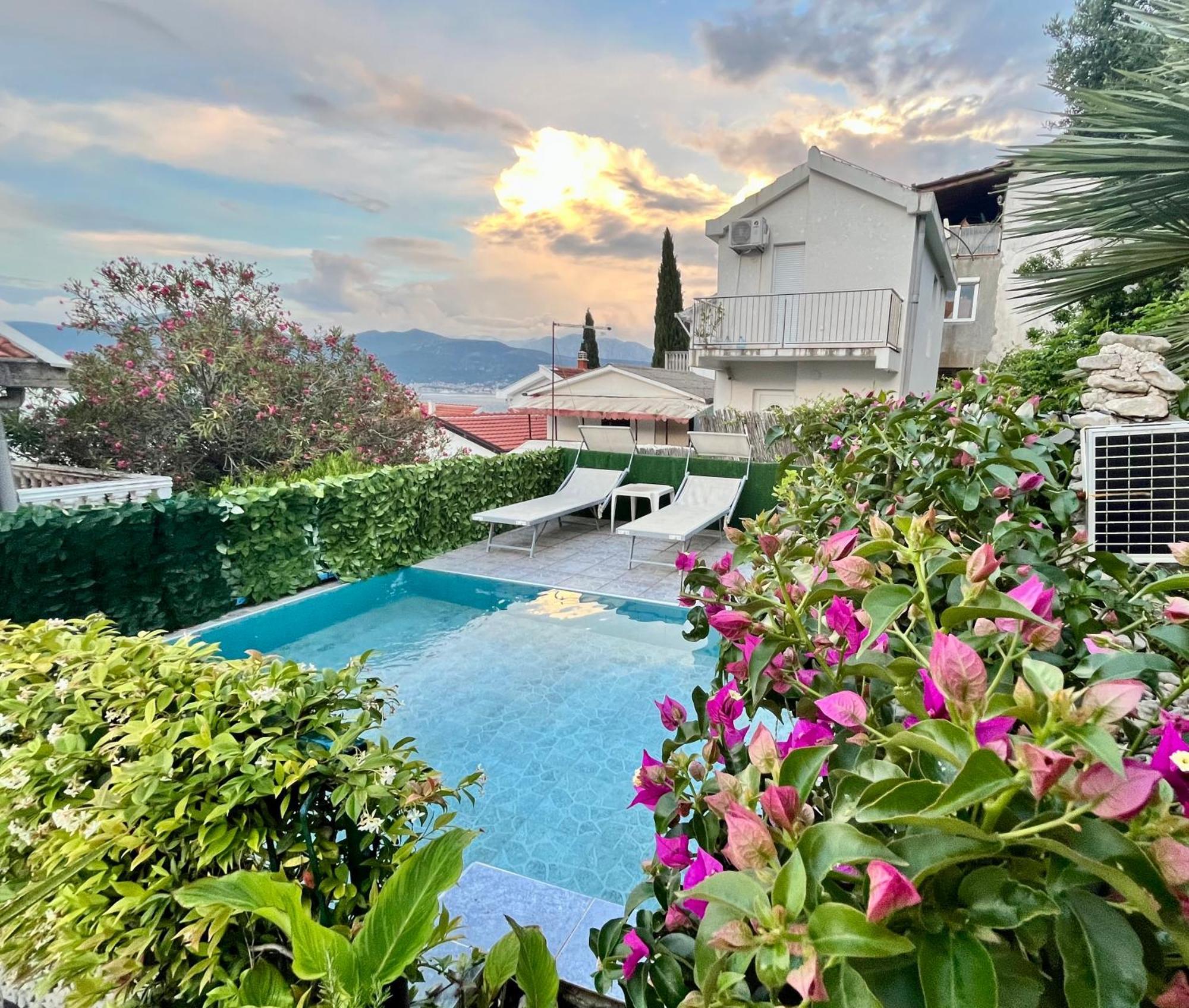 Apartments Obradovic คราซิชิ ภายนอก รูปภาพ
